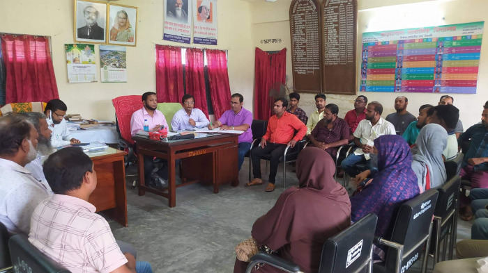 খাড়াগোদা মাধ্যমিক বিদ্যালয় পরিদর্শন করলেন জেলা শিক্ষা অফিসার