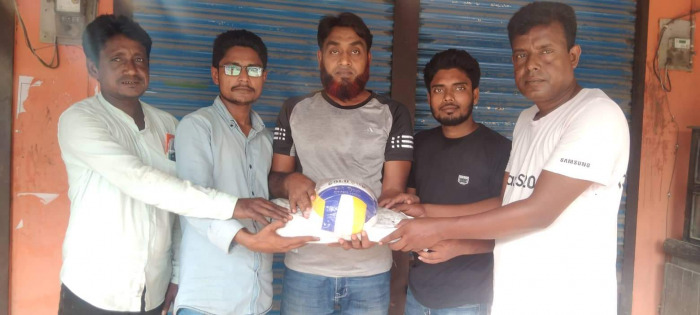 বারাদীতে জাতীয় যুব জোটের পক্ষে সাংবাদিকদের ভলিবল প্রদান