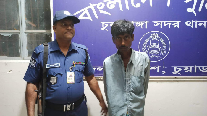 চুয়াডাঙ্গায় ইজিবাইক চুরির চেষ্টাকালে চোর আটক