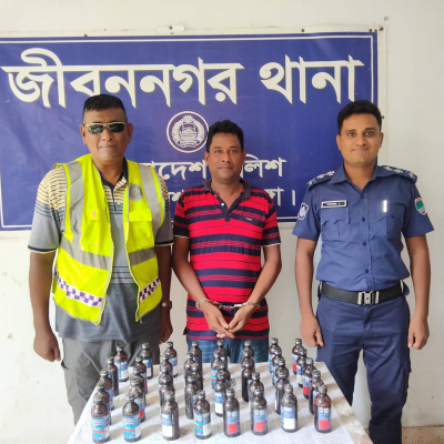জীবননগরে ৪০ বোতল ফেন্সিডিলসহ মিকাইল আটক