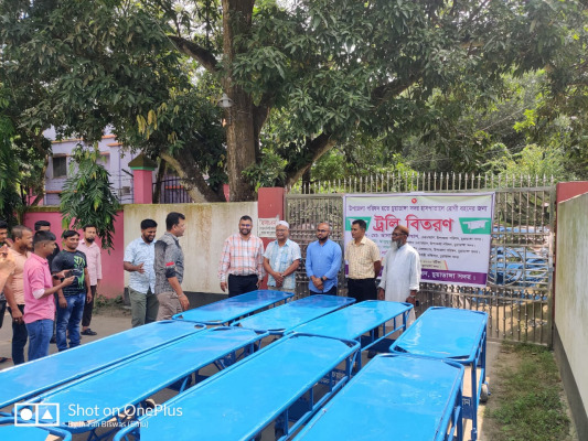 চুয়াডাঙ্গা সদর হাসপাতালে ১৫টি ট্রলি উপহার দিলেন সদর উপজেলা চেয়ারম্যান আসাদুল হক বিশ্বাস
