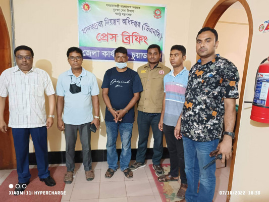 দর্শনায় বিপুল পরিমাণ বুপ্রেনরফাইন ইনজেকশনসহ কল্লোল আটক