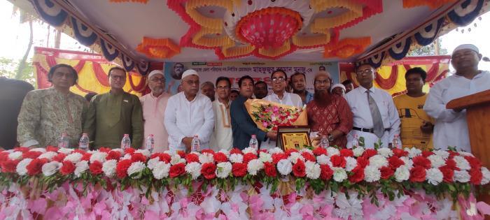 স্বেচ্ছাসেবক লীগের আয়োজনে জেলা পরিষদের নবনির্বাচিত চেয়ারম্যান মনজুর সংবর্ধনায় জেলা আ.লীগের সাধারণ সম্পাদক আজাদ