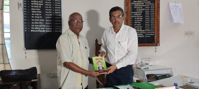 চুয়াডাঙ্গায় শিক্ষক দিবসে দুই শিক্ষাবিদের শুভেচ্ছাবিনিময়