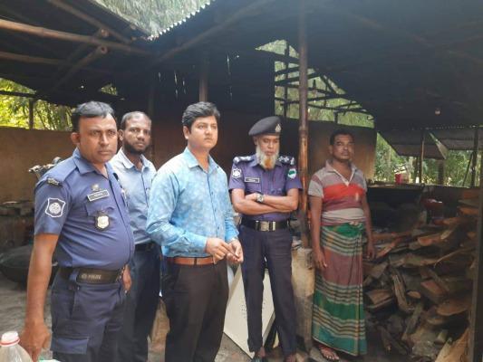 দামুড়হুদায় নোংরা ও অস্বাস্থ্যকরভাবে খাবার তৈরি, ভ্রাম্যমাণ অভিযান
