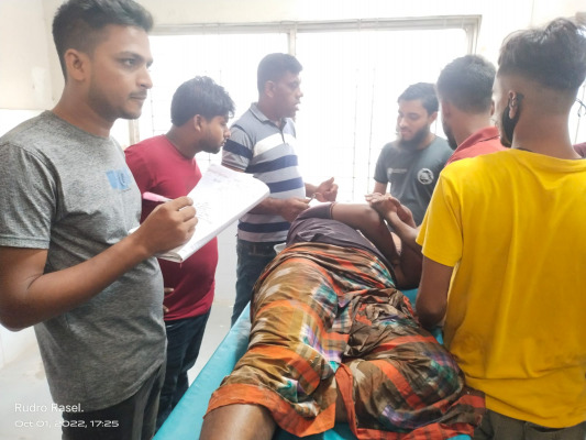 চুয়াডাঙ্গায় চলন্ত মোটরসাইকেলের সঙ্গে পাখিভ্যানের ধাক্কা