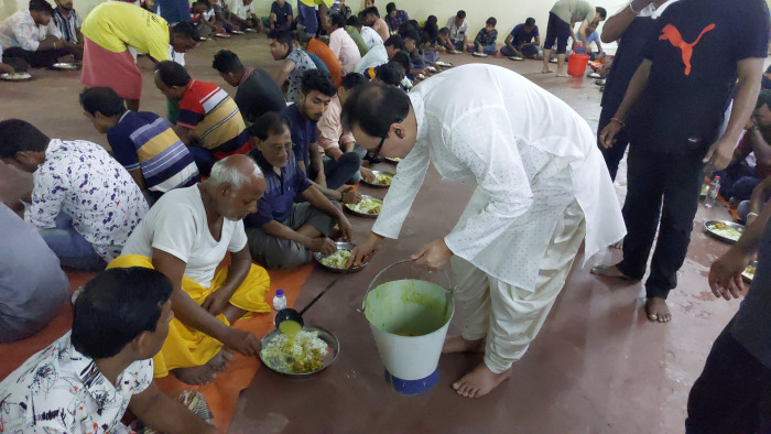 হাজারো ভক্ত ও দর্শনার্থীদের পদচারণায় মুখরিত যজ্ঞস্থল