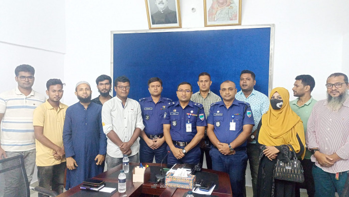 চুয়াডাঙ্গায় ফেসবুক গ্রুপগুলোর অ্যাডমিনদের সাথে পুলিশ সুপারের মতবিনিময়