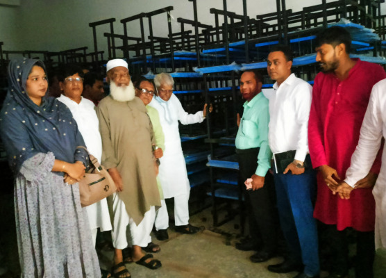 আলমডাঙ্গার ৩৬টি শিক্ষাপ্রতিষ্ঠানে শিক্ষা উপকরণ বিতরণকালে এমপি ছেলুন জোয়ার্দ্দার