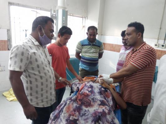 চুয়াডাঙ্গা সদরের পৃথক স্থানে সড়ক দুর্ঘটনায় নারীর মর্মান্তিক মৃত্যু, আহত ৩