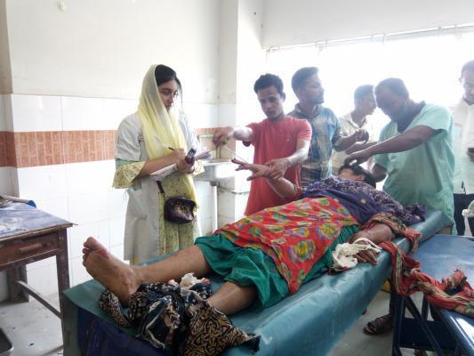 হাঁসের বাঁচ্চা মরে যাওয়াই পুত্রবধূকে কোপালো শ্বশুর