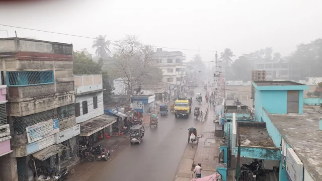 ঘূর্ণিঝড় সিত্রাংয়ের প্রভাবে চুয়াডাঙ্গা ও মেহেরপুরে দমকা হওয়ার সাথে দিনভর গুঁড়ি গুঁড়ি বৃষ্টি