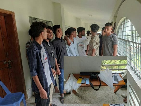গাংনীতে এইচএসসি পরীক্ষার্থীদের বিদায় অনুষ্ঠানে বখাটেদের হামলা