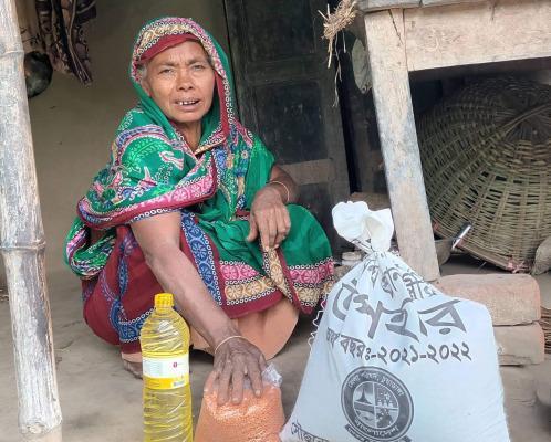 তিতুদহে দুস্থ ও অসহায় পরিবারের মাঝে ত্রাণ বিতরণ