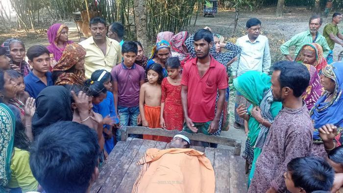সাপের কামড়ে প্রাণ গেল কৃষকের
