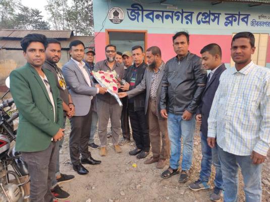 জীবননগর প্রেসক্লাবের পক্ষ থেকে নবাগত ইউএনওকে ফুলেল শুভেচ্ছা