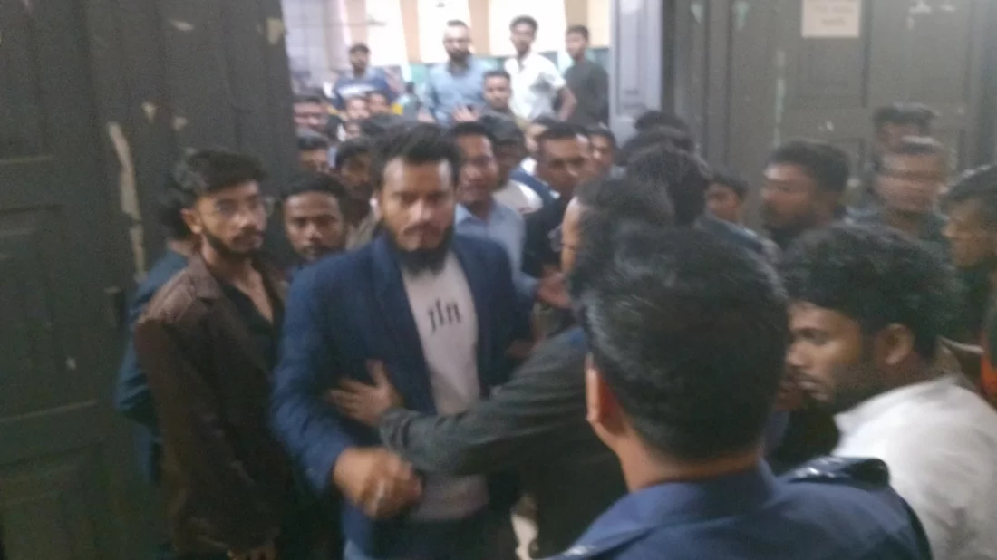 যশোরে ছাত্রলীগের দুই পক্ষের সংঘর্ষ