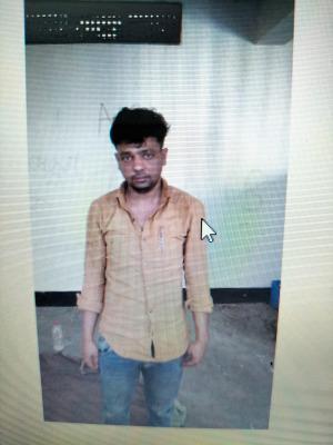 চুয়াডাঙ্গায় চোলাই মদসহ দুই যুবক আটক