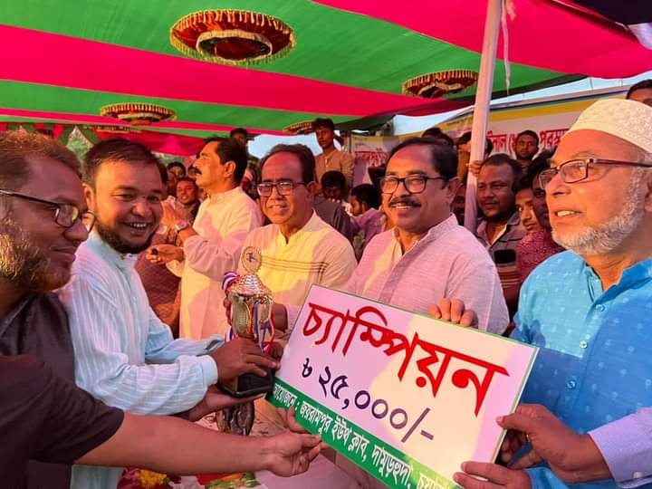 জয়রামপুর ইয়ুথ ক্লাব ফুটবল টুর্নামেন্টের ফাইনাল ও পুরস্কার বিতরণ অনুষ্ঠানে এমপি টগর