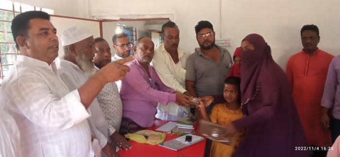দর্শনায় শ্রমিক ইউনিয়নের উদ্যোগে মৃত শ্রমিকদের পরিবারের মাঝে অনুদান প্রদান