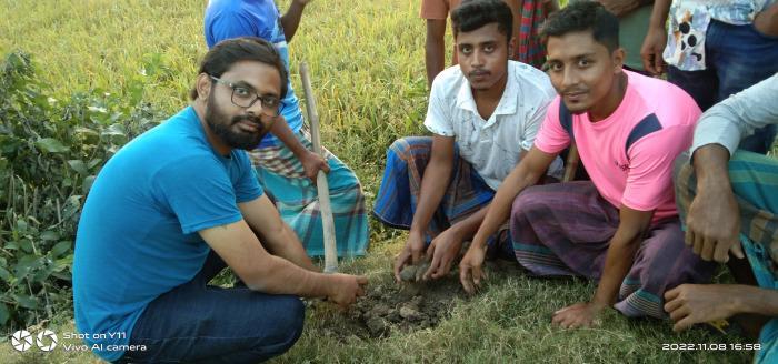 মেহেরপুরে প্রত্যুষ যুব সংঘের উদ্যোগে রাস্তার পাশে তালবীজ বপন