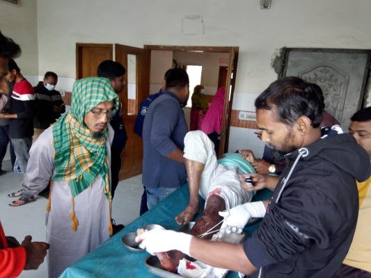 পাথিলা বীজ উৎপাদন খামারের উপ-সহকারী পরিচালকের ওপর সন্ত্রাসী হামলা