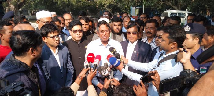 মুজিবনগর পরিদর্শনকালে সাংবাদিকদের প্রশ্নের জবাবে কৃষিমন্ত্রী ড. আব্দুর রাজ্জাক