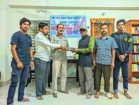 আলমডাঙ্গায় স্বয়ম্ভর পাবলিক লাইব্রেরিতে ইসলামিক বই প্রদান