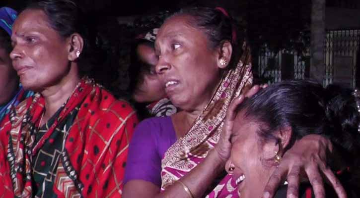 ঝিনাইদহে রিকশার নতুন ব্যাটারি লাগিয়ে ভাড়া মারা হলো না