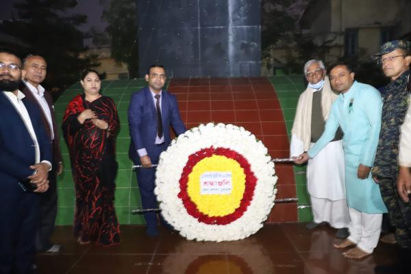 বিনম্রচিত্তে জাতির শ্রেষ্ঠ সন্তানদের প্রতি শ্রদ্ধা নিবেদন