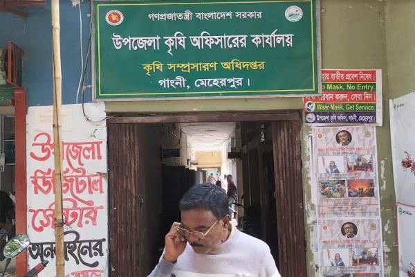গাংনীতে দেরিতে বিতরণ ও ইউপি চেয়ারম্যান-মেম্বারদের স্বজনপ্রীতির অভিযোগ