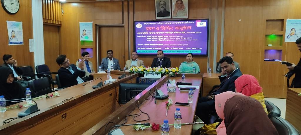 চুয়াডাঙ্গায় নবযোগদানকৃত পরিবার পরিকল্পনা বিভাগের কর্মচারীদের বরণকালে ডিসি