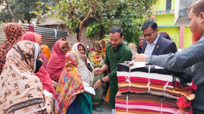 চুয়াডাঙ্গা ও মেহেরপুরে বিভিন্নস্থানে শীতার্তদের মাঝে কম্বল বিতরণ