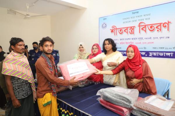 চুয়াডাঙ্গা ও জীবননগরে শীতার্তদের মধ্যে শীতবস্ত্র বিতরণ