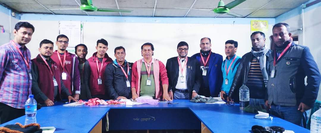 দর্শনা প্রেসক্লাবের সদ্যদের মধ্যে ব্যাচ ও পরিচয়পত্র প্রদান