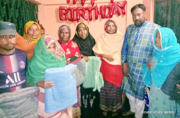দামুড়হুদায় শীতার্তদের মাঝে কম্বল বিতরণ করলেন হযরত আলী