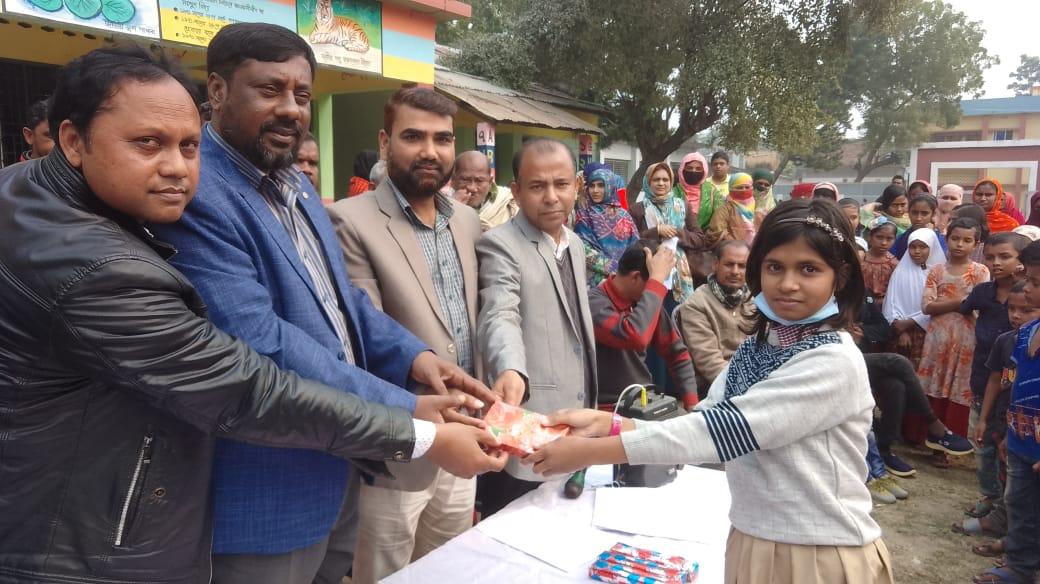দামুড়হুদা মডেল প্রাথমিক বিদ্যালয়ে ফল প্রকাশ ও পুরস্কার বিতরণ