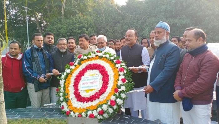 যথাযোগ্য মর্যাদায় চুয়াডাঙ্গা মুক্ত দিবস পালন, শ্রদ্ধা নিবেদনকালে এমপি ছেলুন জোয়ার্দ্দার