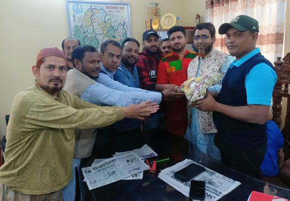 আলমডাঙ্গা থানার ওসির সঙ্গে গার্মেন্টস মালিক সমিতির সৌজন্য সাক্ষাৎ