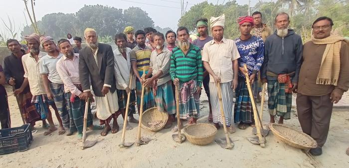 আলমডাঙ্গায় বায়তুন নূর জামে মসজিদের পুনঃনির্মাণ কাজের উদ্বোধন