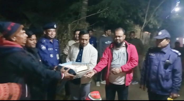 দর্শনার ডিহি খ্রিস্টানপল্লির গির্জা পরিদর্শনকালে এসপি আব্দুল্লাহ আল মামুন