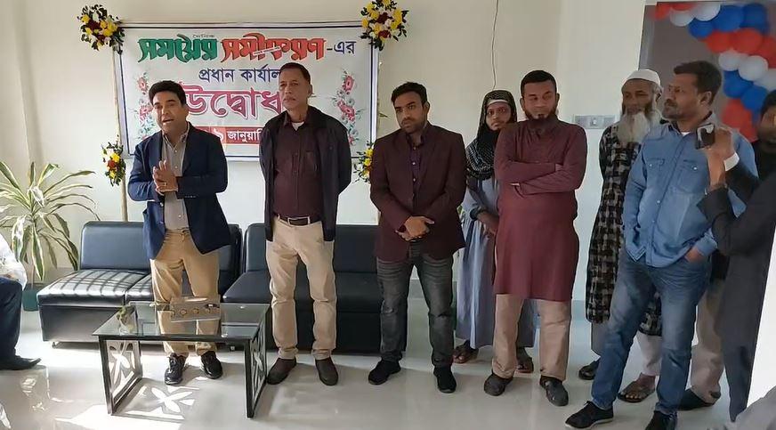 পত্রিকার সম্প্রসারিত প্রধান কার্যালয় উদ্বোধনকালে প্রধান পৃষ্ঠপোষক কৃতী ব্যবসায়ী সাহিদুজ্জামান টরিক
