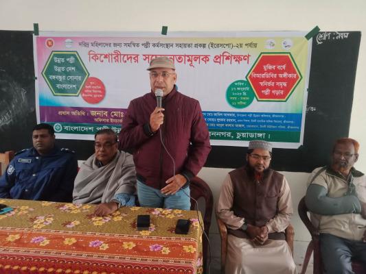 জীবননগরে স্কুলছাত্রীদের সচেতনতামূল প্রশিক্ষণ ও উপহার বিতরণ