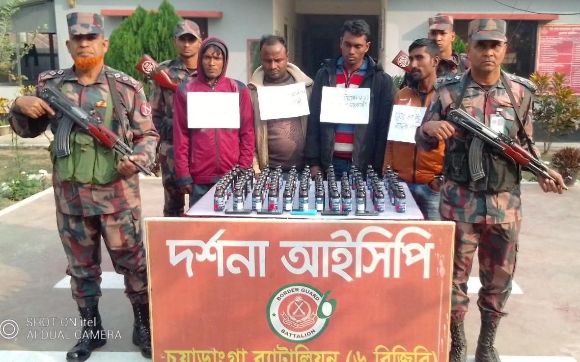 দর্শনার জয়নগরে দুই চোরাকারবারি গ্রুপের মধ্যে মারামারি, তিনজন আহত