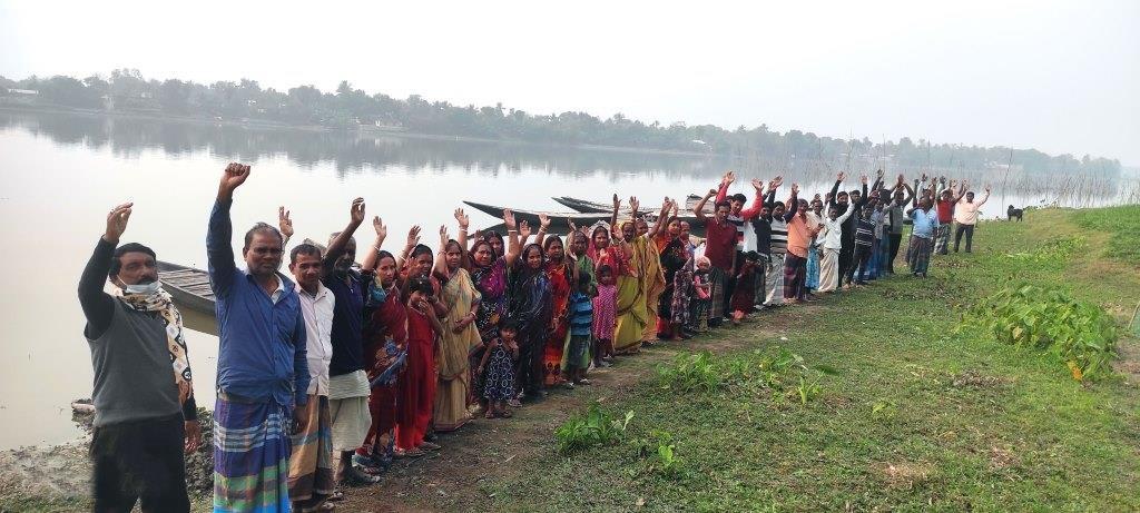 কোটচাঁদপুর বলুহর বাওড় পাড়ে মৎস্যজীবীদের মানববন্ধন