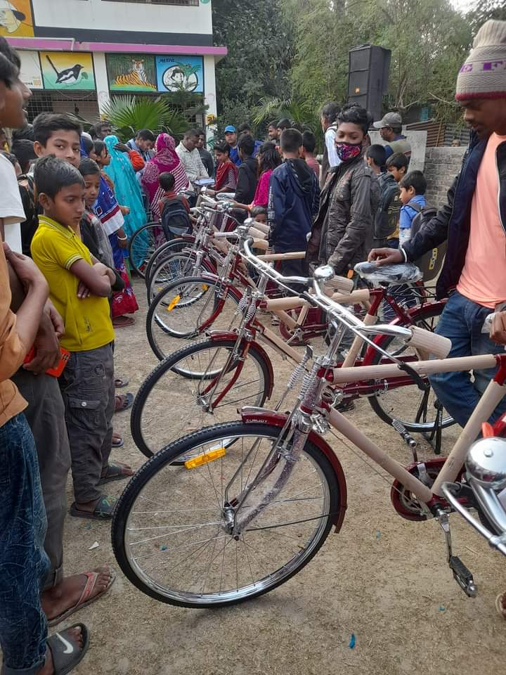 চুয়াডাঙ্গার গড়াইটুপিতে শিক্ষাবৃত্তি ও সাইকেল বিতরণ