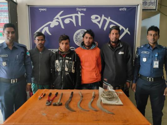 চুয়াডাঙ্গার তিতুদহে ডাকাতির প্রস্তুতিকালে পুলিশের অভিযান