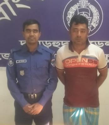 দামুড়হুদায় পুলিশের অভিযানে প্রতারক আলিফ আটক