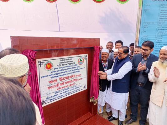 ভৈরব নদের ওপর পানি নিয়ন্ত্রণ অবকাঠামো নির্মাণকাজের উদ্বোধনকালে এমপি টগর