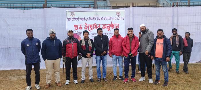 চুয়াডাঙ্গায় ইয়ং টাইগার্স অনূর্ধ্ব-১৬ বিভাগীয় ক্রিকেট টুর্নামেন্টের উদ্বোধন